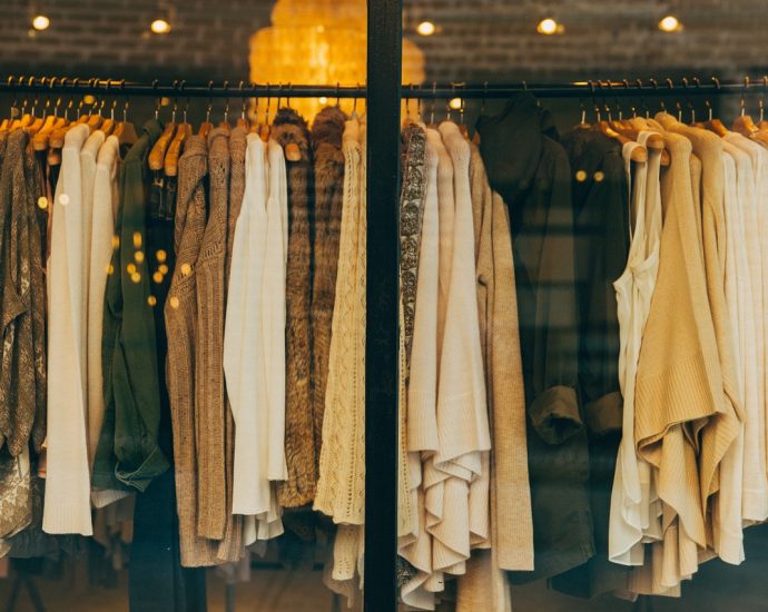 Dlaczego warto kupować ubrania w sieci?